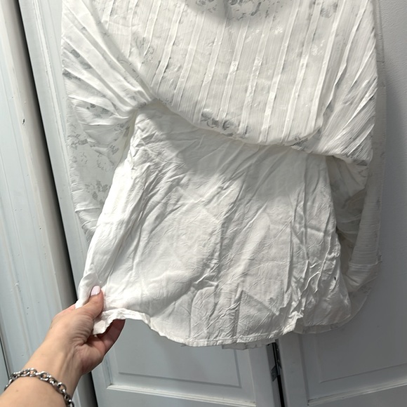 ✨ Abercrombie Kids ✨ Girls White Pleated Tank Top Cami Silver Foil Design 13/14 - Picture 7 of 8